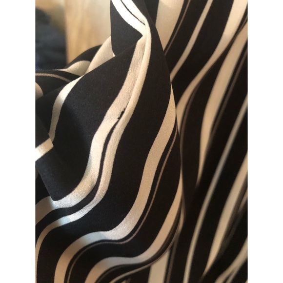 Black and White Collarless Striped Shirtdress - Picture 6 of 10